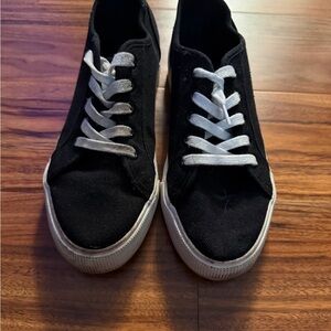 Black Canvas Low-Top Sneakers with White Laces